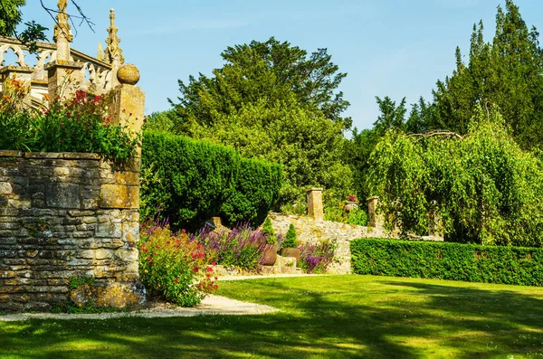 Tarihi kale, karakteristik turr stilize eski bina