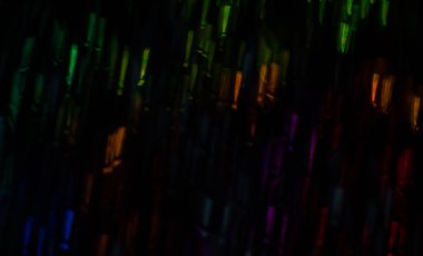 Güzel arka plan ile farklı renkli ünlem işareti, ab