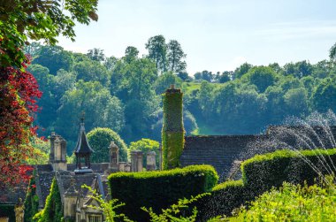 Antika stili, kaideleri üzerinde taş süslemeler güzel park,