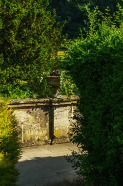 Antika stili, kaideleri üzerinde taş süslemeler güzel park,