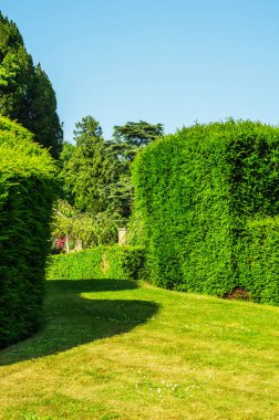 Antika stili, kaideleri üzerinde taş süslemeler güzel park,