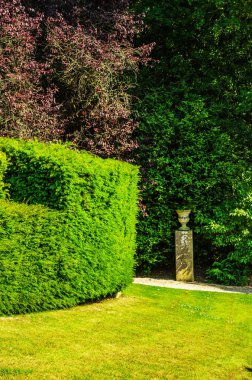 Antika stili, kaideleri üzerinde taş süslemeler güzel park,