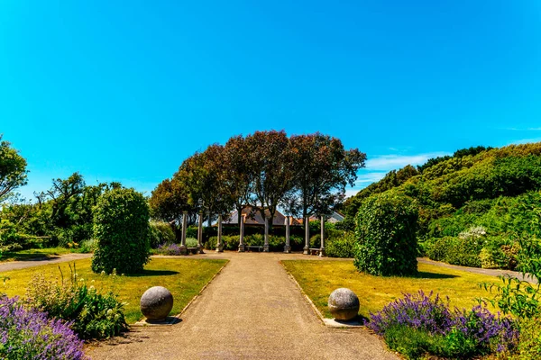 Antika stili, kaideleri üzerinde taş süslemeler güzel park,