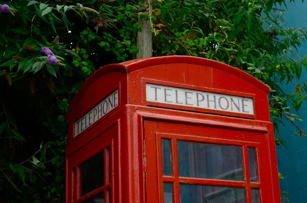 Czerwona budka telefoniczna, symboliczne angielski czerwone budki, ikona Anglii, c — Zdjęcie stockowe