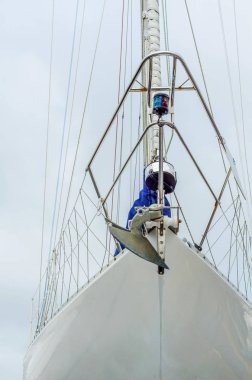 Stand, sahilde tekne yat parçası üzerinde yakın l