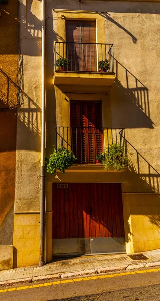Şık balkon korkuluk, bir metal katı mimari elemen