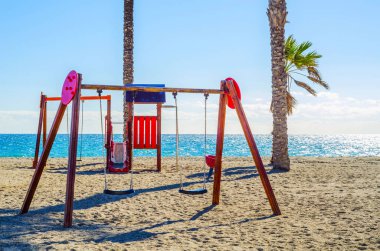 Sahilde sıcak bir günde, Playgr renkli Çocuk Bahçesi
