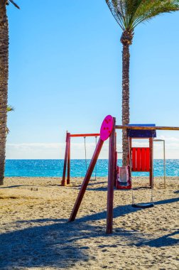 Sahilde sıcak bir günde, Playgr renkli Çocuk Bahçesi