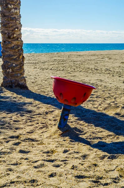 Красочная детская игровая площадка на пляже в жаркий день, Playgr — стоковое фото