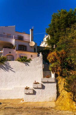 güzel, güzel sokak, dar yol, beyaz duvarları bui