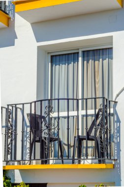Şık balkon korkuluk, bir metal katı mimari elemen