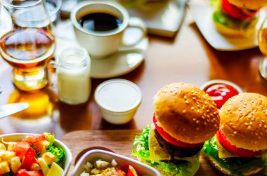 et, sebze, peynir ve diğer soslar, b ile Mini hamburger