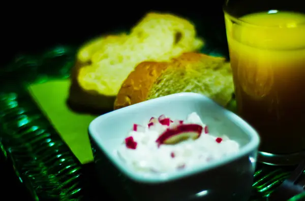 Juego de snacks con queso blanco y pepino, rábano, champiñones , — Foto de Stock