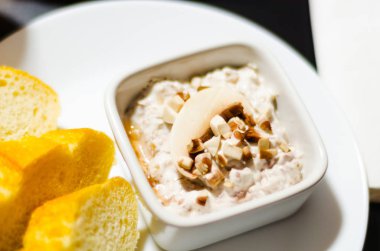 beyaz peynir ve salatalık, turp, mantar ile aperatifler seti, 