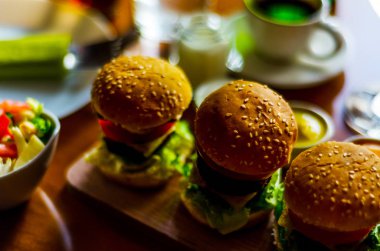 et, sebze, peynir ve diğer soslar, b ile Mini hamburger