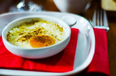 Küçük porsiyonlar, sağlıklı farklı meze ve del ile ayarla