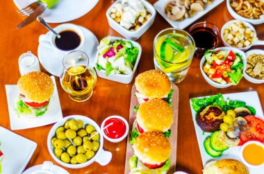 et, sebze, peynir ve diğer soslar, b ile Mini hamburger