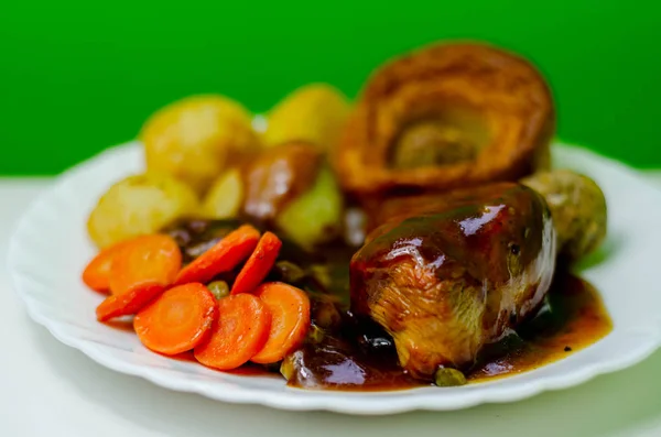 Roast Potatoes Roast Chicken Breast Chicken White Wine Gravy Peas — Stock Photo, Image