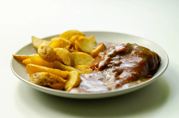 Filete Pechuga Pollo Cocido Salsa Barbacoa Cubierto Con Tocino Ahumado —  Fotos de Stock