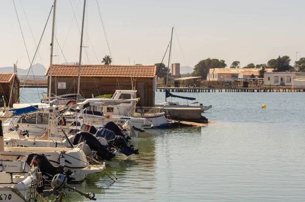 Los Alcazares, İspanya - 25 Şubat 2019 Küçük tekneler