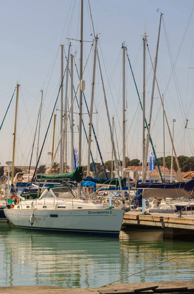 LOS ALCAZARES, ESPANHA - FEVEREIRO 25, 2019 Nice boats in a small — Fotografia de Stock