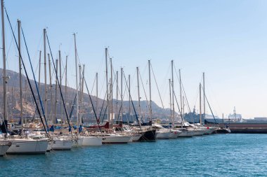 Cartagena, İspanya - 22 Şubat 2019 Cartagena Murcia bölgesi, bir yer gevşeme yanı sıra yer Denizcilik sektörünün ünlü limanda
