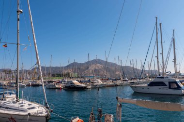 Cartagena, İspanya - 22 Şubat 2019 Cartagena Murcia bölgesi, bir yer gevşeme yanı sıra yer Denizcilik sektörünün ünlü limanda