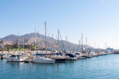 Cartagena, İspanya - 22 Şubat 2019 Cartagena Murcia bölgesi, bir yer gevşeme yanı sıra yer Denizcilik sektörünün ünlü limanda
