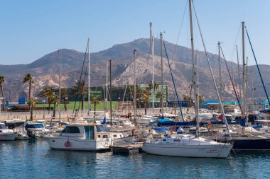 Cartagena, İspanya - 22 Şubat 2019 Cartagena Murcia bölgesi, bir yer gevşeme yanı sıra yer Denizcilik sektörünün ünlü limanda