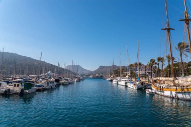 Cartagena, İspanya - 22 Şubat 2019 Cartagena Murcia bölgesi, bir yer gevşeme yanı sıra yer Denizcilik sektörünün ünlü limanda