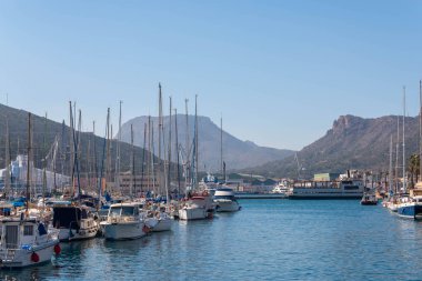 Cartagena, İspanya - 22 Şubat 2019 Cartagena Murcia bölgesi, bir yer gevşeme yanı sıra yer Denizcilik sektörünün ünlü limanda