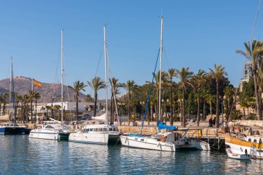 Cartagena, İspanya - 22 Şubat 2019 Cartagena Murcia bölgesi, bir yer gevşeme yanı sıra yer Denizcilik sektörünün ünlü limanda