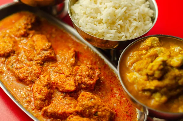 Ήπιο Κοτόπουλο Korma Και Κοτόπουλο Tikka Masala Ρύζι Basmati Ινδικό — Φωτογραφία Αρχείου