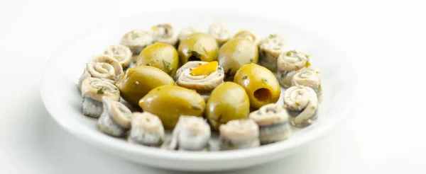 Anchoas Marinadas Con Vinagre Limón Aceite Oliva Perejil Aceitunas Verdes — Foto de Stock