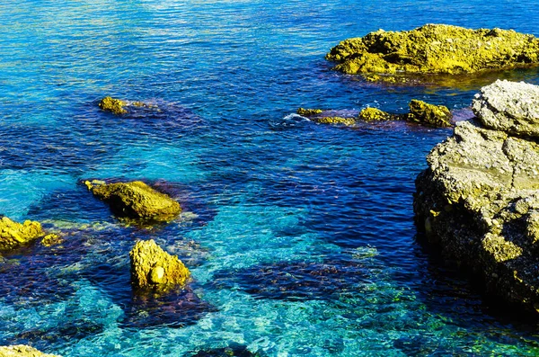 Increíble Mar Con Olas Azules Verano Rocas Relajante Vista Las — Foto de Stock