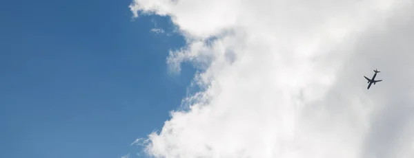 Passenger Plane Flying Blue Sky Cruise Aircraft Transport Industry Aviation — Stock Photo, Image