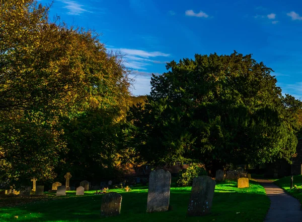 Antiguo Cementerio Inglés Medieval Lápidas Típico Cementerio Británico Antiguo Día — Foto de Stock