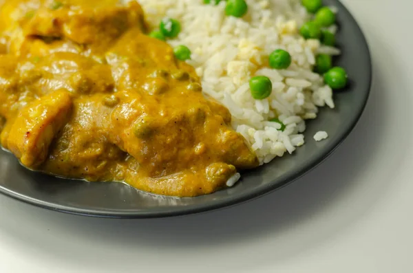 Pedaços Peito Frango Molho Curry Coco Levemente Temperada Com Arroz — Fotografia de Stock