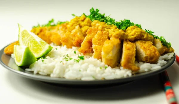 Pollo Crujiente Animado Con Una Aromática Salsa Curry Katsu Arroz — Foto de Stock