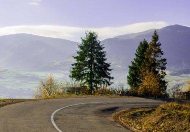 sonbahar manzara, dağlara, mavi yarış yol