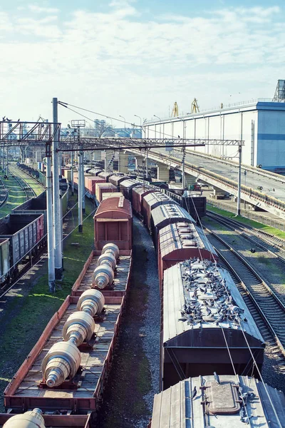 Emtia tren istasyonu, liman. Ulaşım. Vagon ve raylar