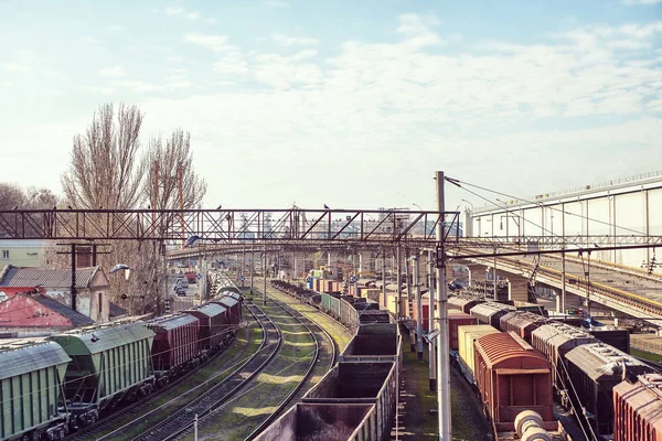 Emtia tren istasyonu, liman. Ulaşım. Vagon ve raylar
