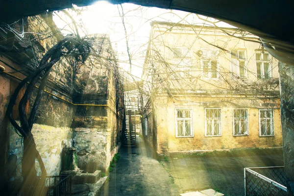 旧市街、東ヨーロッパの都市における貧困の古い家 — ストック写真