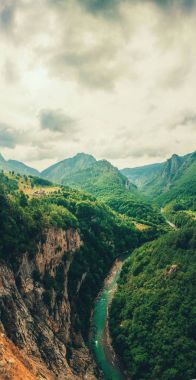 Tara nehir ve Kanyon ve Karadağ'ın kuzeyinde, kırsal. Karadağ, Tara nehir Djurdjevi Köprüsü yanında
