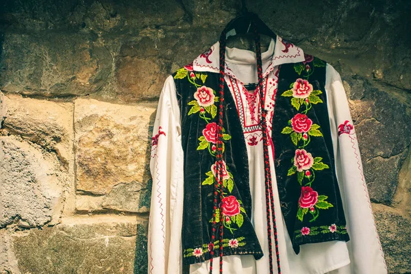 Otantik halk tarzında ayrıntılarını Bulgaristan kostümleri. Ayrıntılar Bulgaristan'da