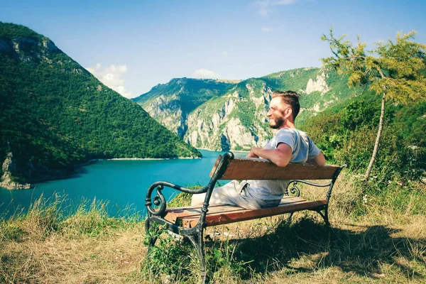 Piva Kanyonu Karadağ - doğa seyahat arka plan. Pluzine kanyonda