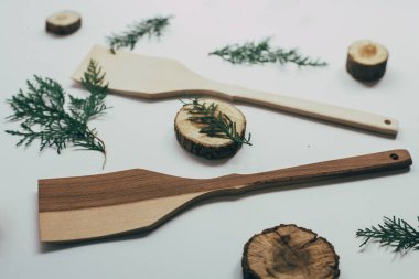 Rustik mutfak dekorasyon ahşap çatal bıçak takımı ile. Ülke Mutfak Dekorasyon.