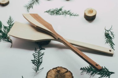 Rustik mutfak dekorasyon ahşap çatal bıçak takımı ile. Ülke Mutfak Dekorasyon.