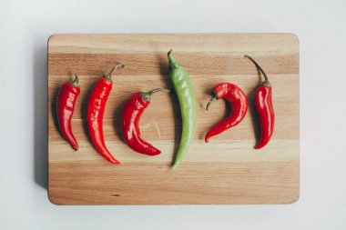 kesme tahtası üzerinde taze sebze ile mutfak arka plan