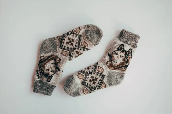 Pilha de Handmade Quente Meias de malha Lenços Mittens De Fios De Lã Rough Brown Bege Grey. Fecha. Outono de Inverno Eco Moda Estilo Kinfolk. Materiais naturais Fotos De Bancos De Imagens Sem Royalties